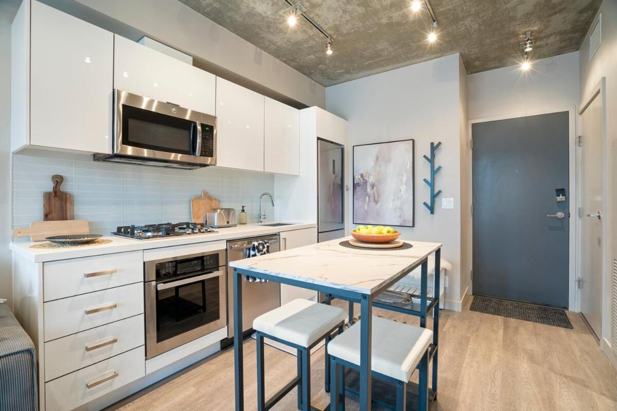 Stylish With Exclusive Rooftop Pool Apartment *