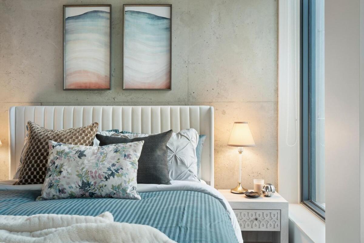 Stylish With Exclusive Rooftop Pool * Calgary