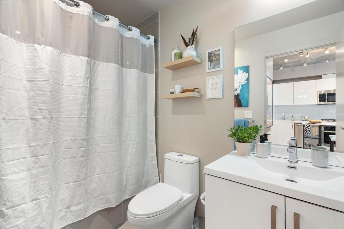 Stylish With Exclusive Rooftop Pool Apartment *