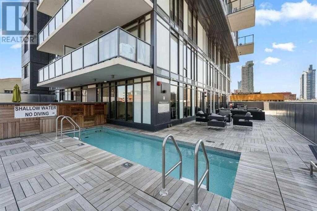 Stylish With Exclusive Rooftop Pool * Calgary