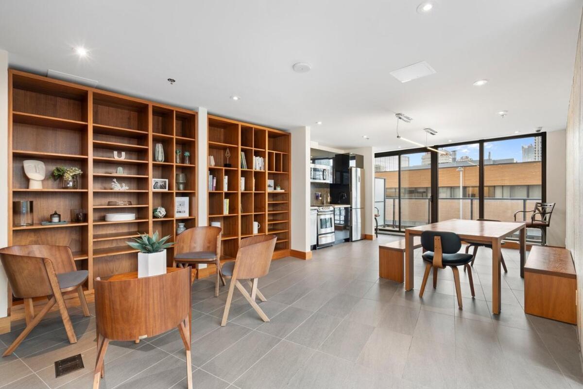 Stylish With Exclusive Rooftop Pool Apartment
