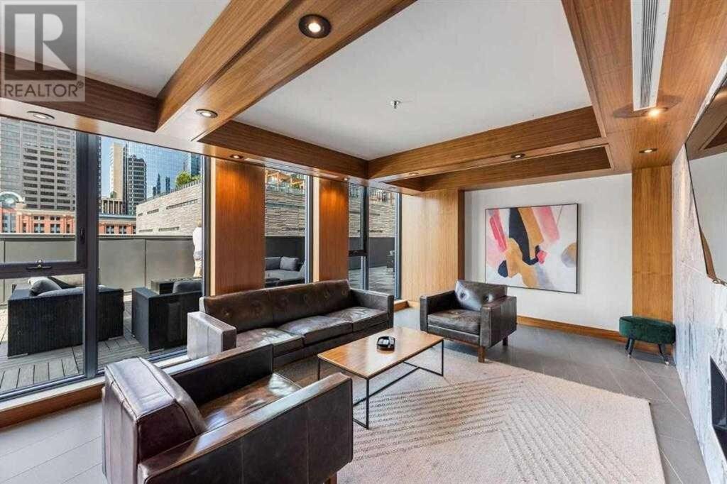 Stylish With Exclusive Rooftop Pool Apartment *