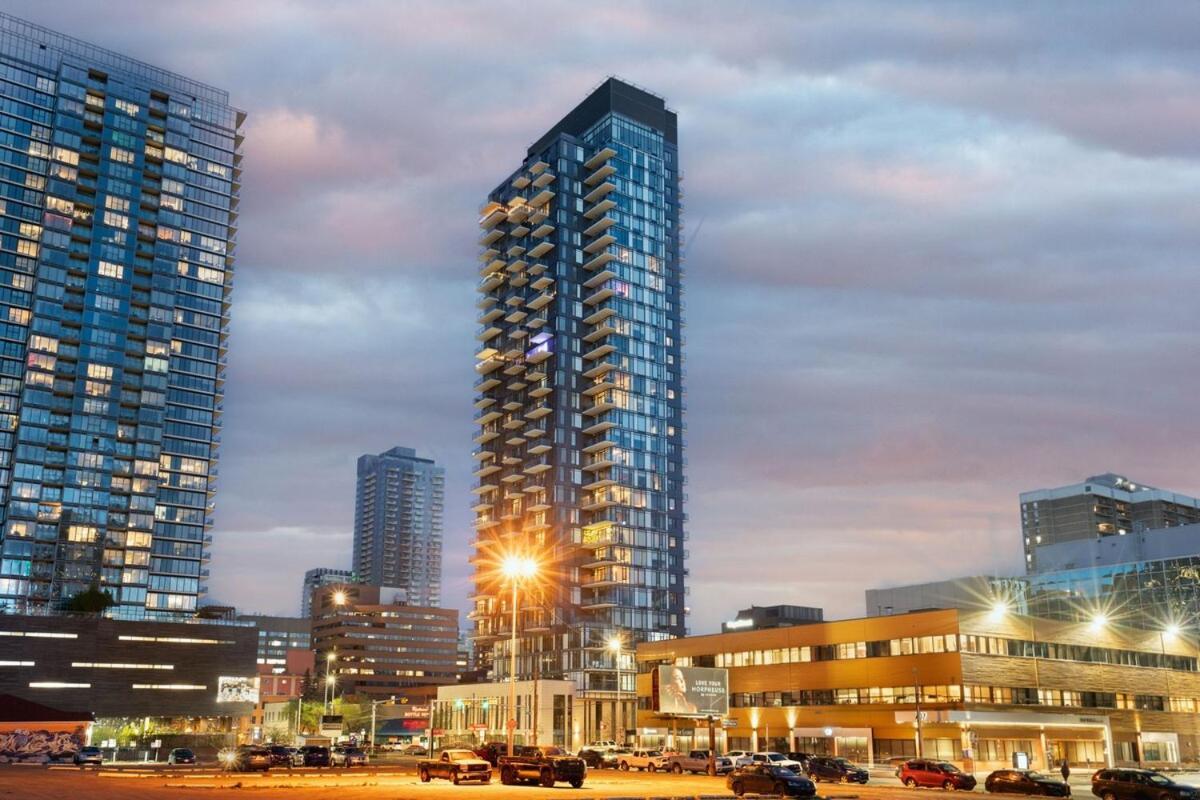 Stylish With Exclusive Rooftop Pool Apartment